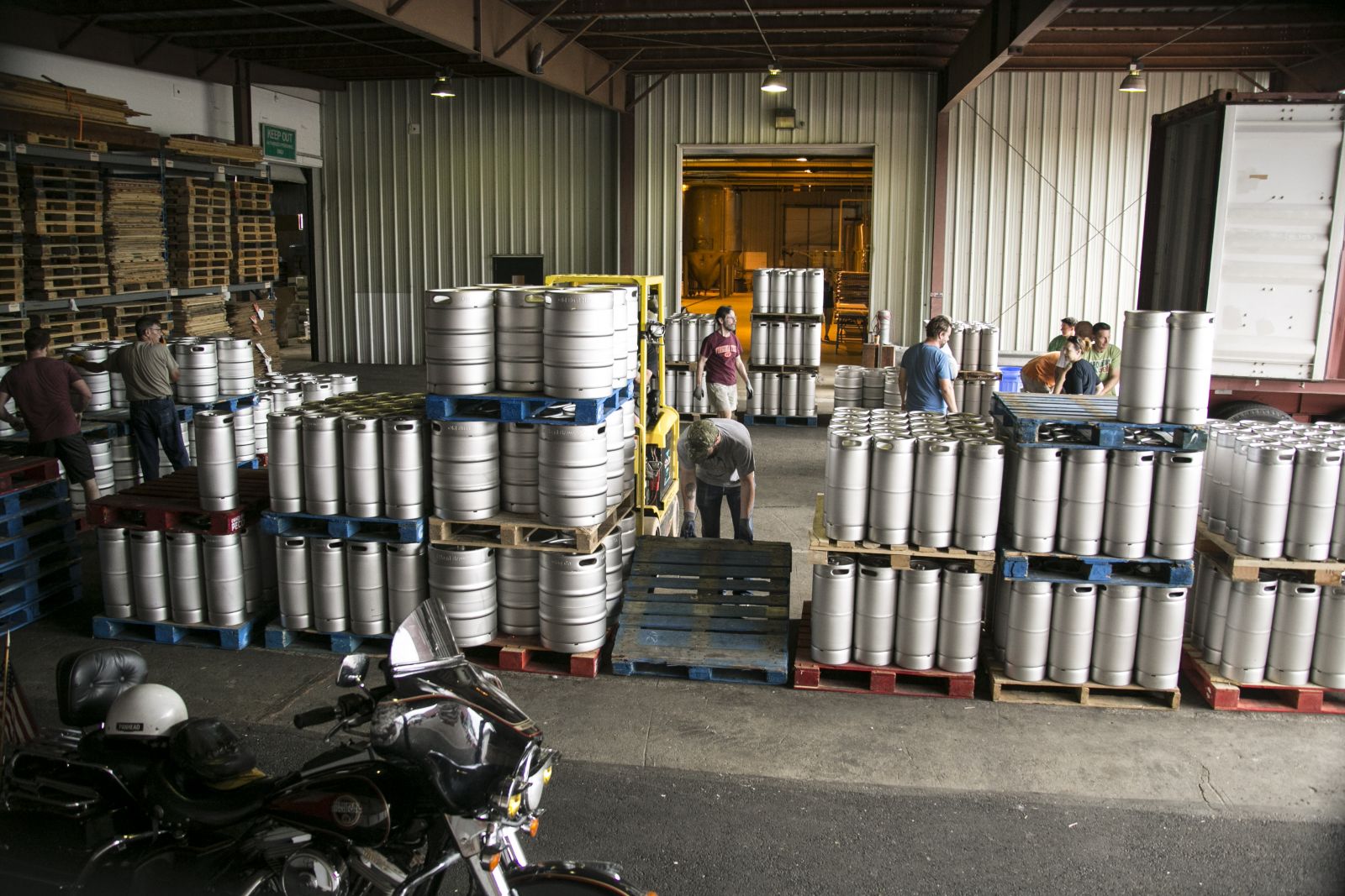 ALL HANDS ON........KEG!! Old Bust Head